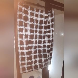 Cute skirt for work or hanging out!